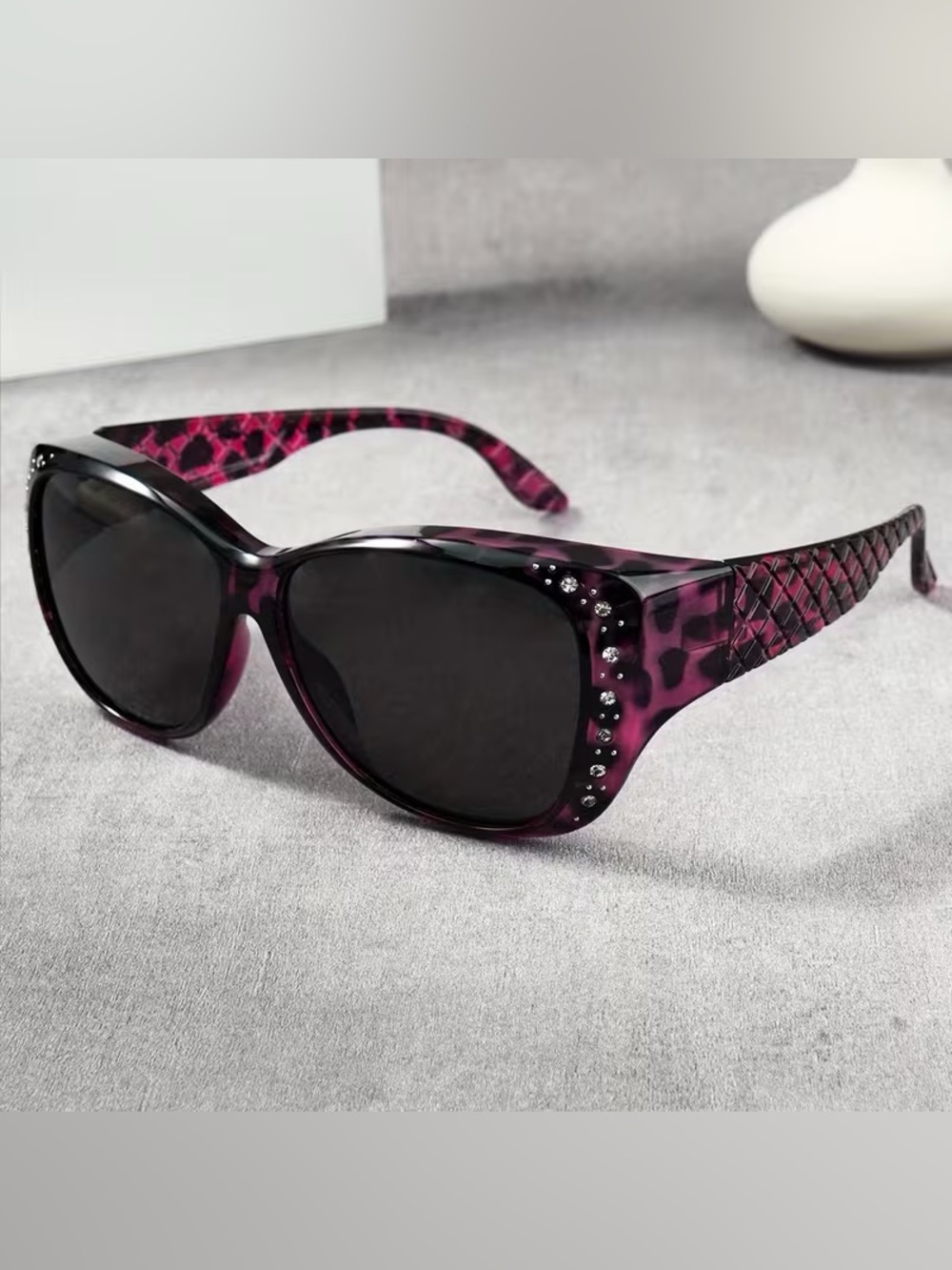 Large Retro Glasses Designed to Be Worn Over Regular Eyewear - Picture 2 of 5